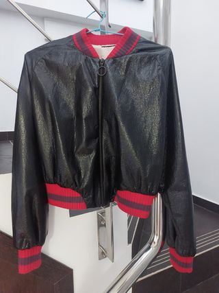 Bomber efecto charol