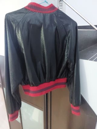 Bomber efecto charol