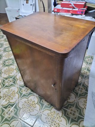 Maquina de coser con mueble