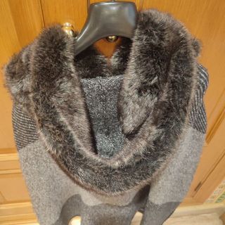Poncho de lana tonos grises con gorro talla M