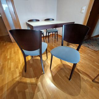 Tavolo e sedie allungabili