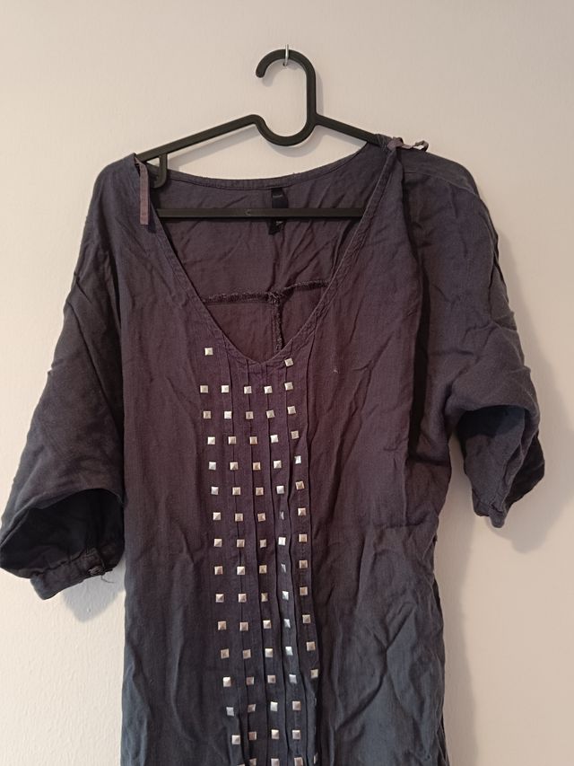 Camiseta con tachuelas