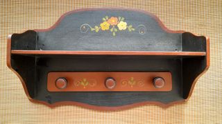 PERCHERO + BALDA, en MADERA DECORADO a Mano 
