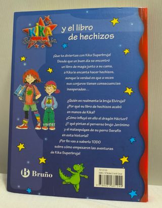 Kika Superbruja y el libro de hechizos (Kika Superbruja / Kika Super Witch) (Spanish Edition)
