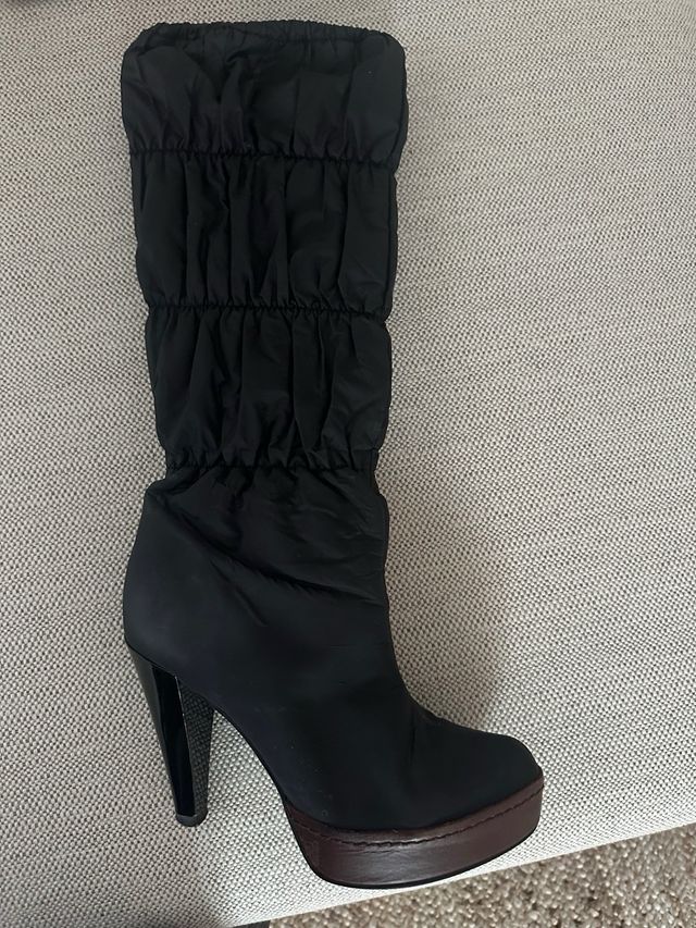 Botas marrones de tacon. Lola Cruz