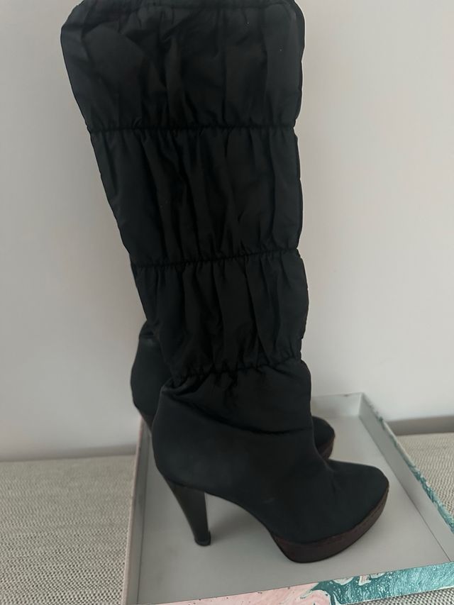 Botas marrones de tacon. Lola Cruz