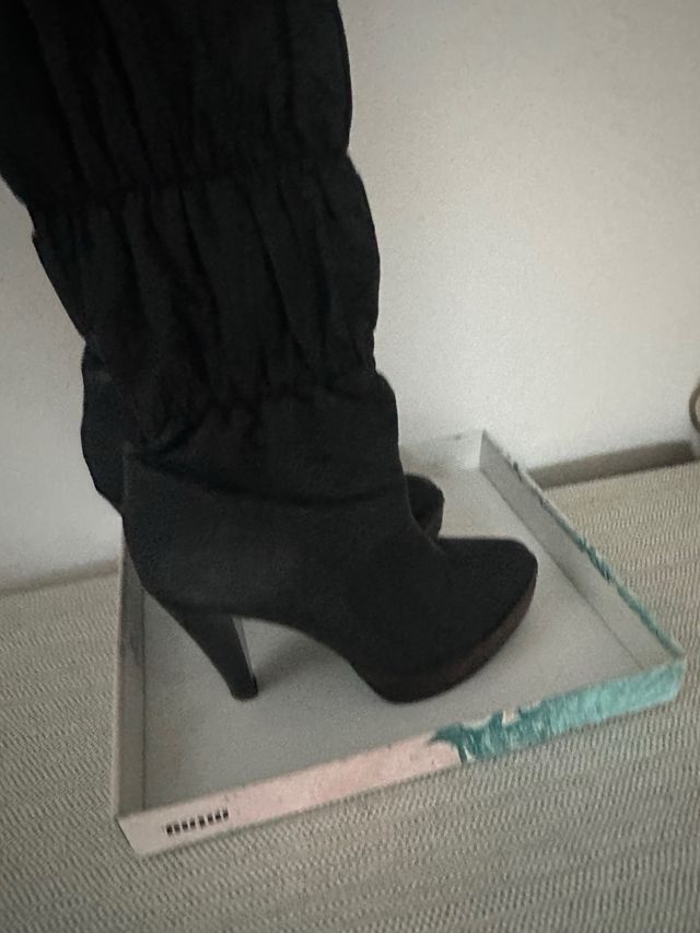 Botas marrones de tacon. Lola Cruz