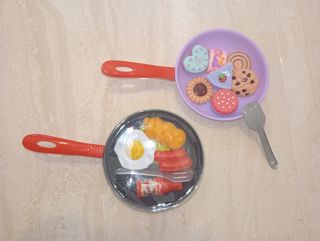 Comida y saltenes cocinita 