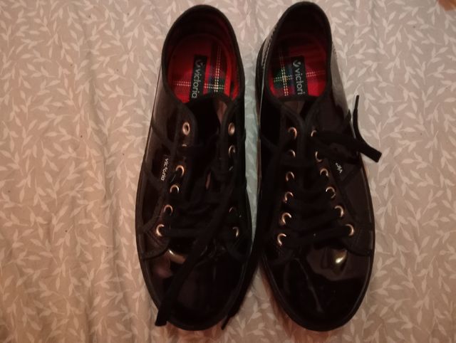 Zapatillas de charol