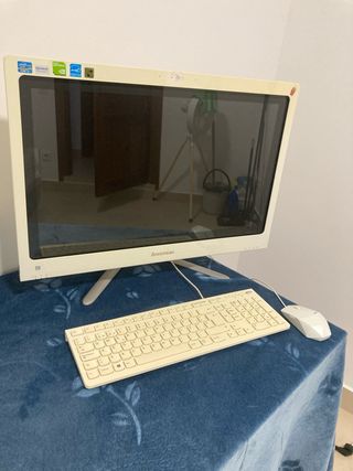 LENOVO Ordenador sobre mesa todo en 1