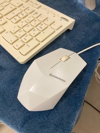 LENOVO Ordenador sobre mesa todo en 1