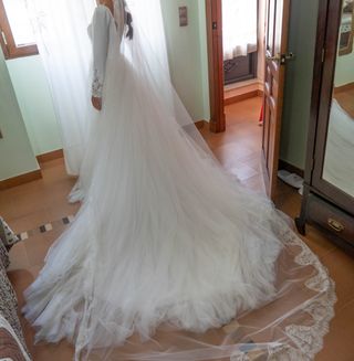 Sobrefalda de tul de novia de pornovias