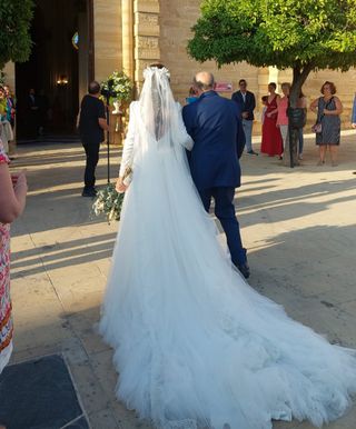 Sobrefalda de tul de novia de pornovias
