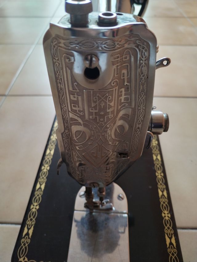 Maquina de coser Sigma negra