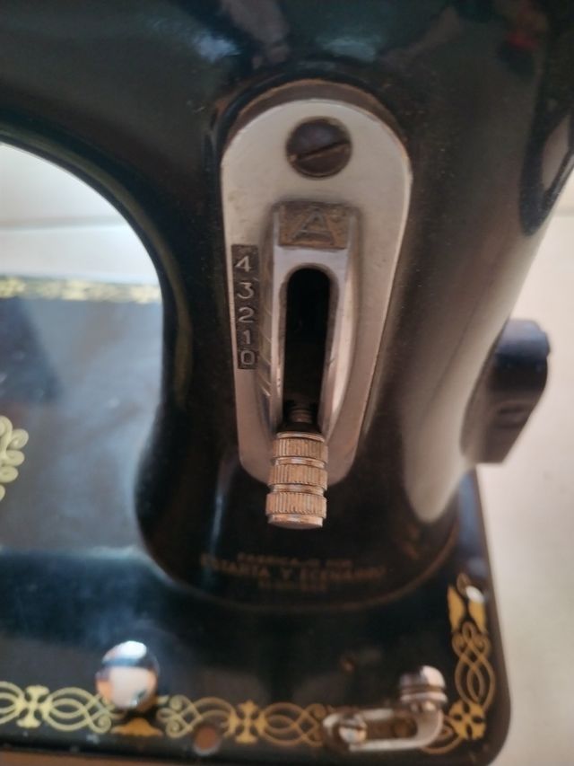 Maquina de coser Sigma negra