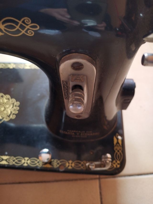 Maquina de coser Sigma negra