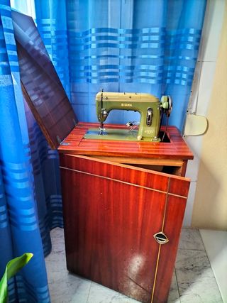 Maquina de coser antigua