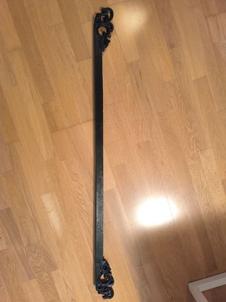 Cabecero de madera tallada