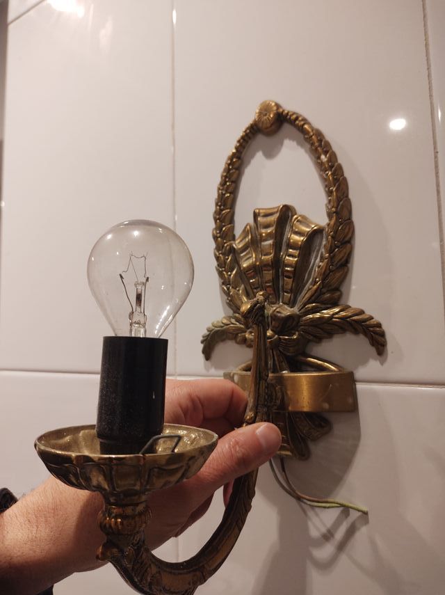 Aplique tulipa antiguo y clásico