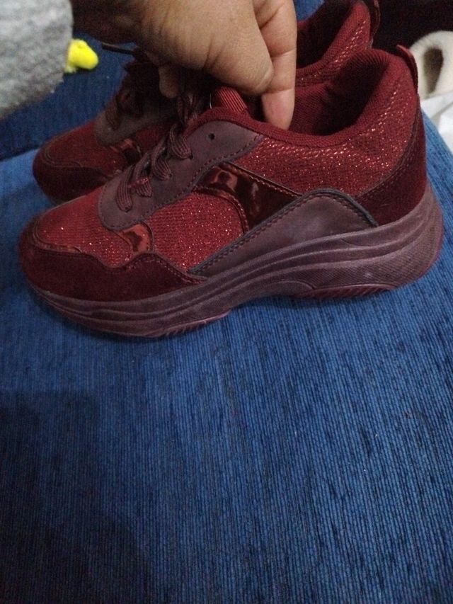 Zapatillas granate y brillo