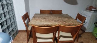 Mesa y sillas 