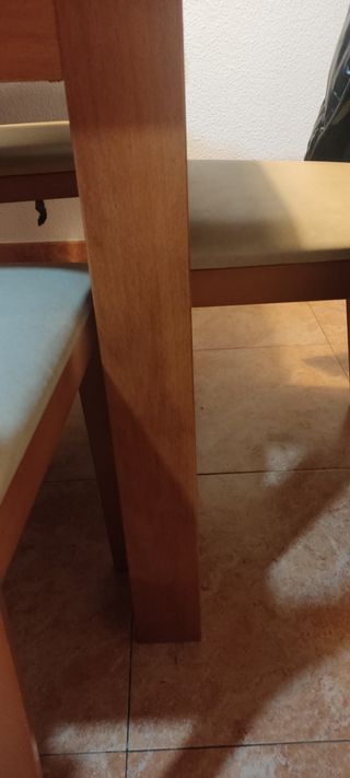 Mesa y sillas 