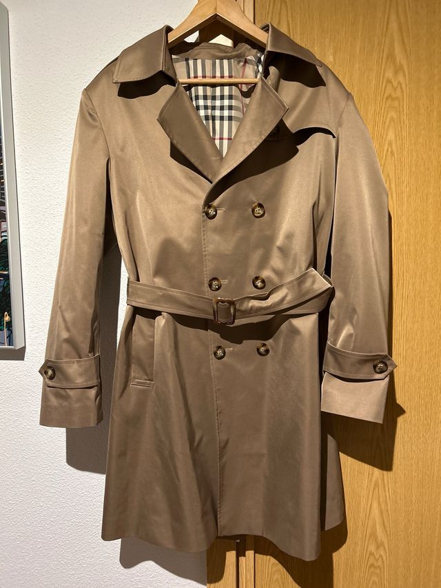 Gabardina estilo Burberry para hombre camel