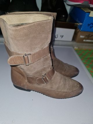 Botas de piel, beige.
