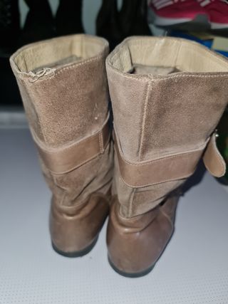 Botas de piel, beige.