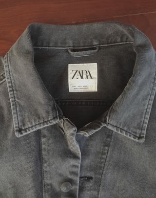 Chaqueta vaquera gris de Zara