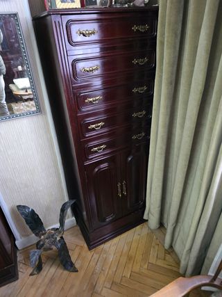 Libreria con mesa abatible simulando una cajonera