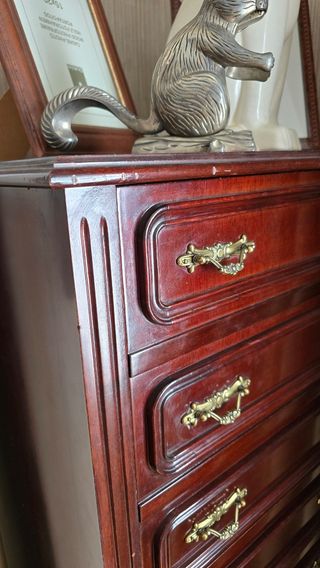 Libreria con mesa abatible simulando una cajonera