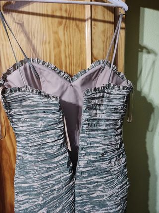 VESTIDO LARGO DE UN DIA PUESTO.