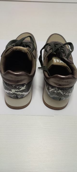 Sneakers XTI marrones