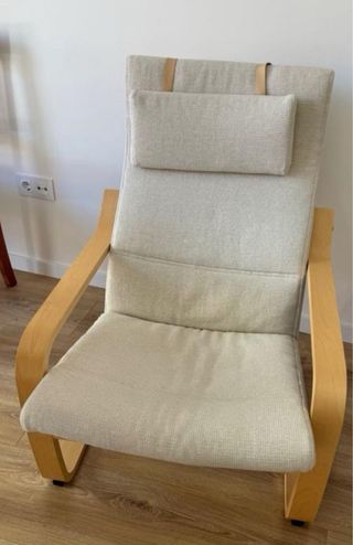 Silla mecedora Ikea con su resposapiés 