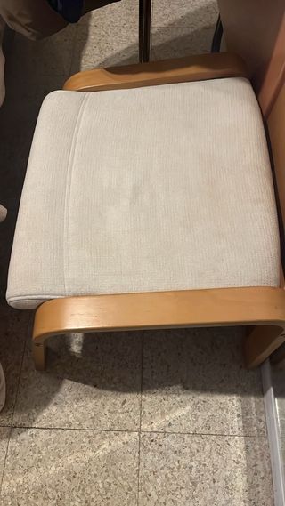 Silla mecedora Ikea con su resposapiés 