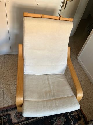 Silla mecedora Ikea con su resposapiés 