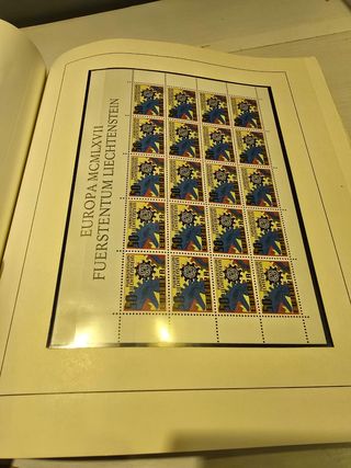 Álbum de láminas de sellos