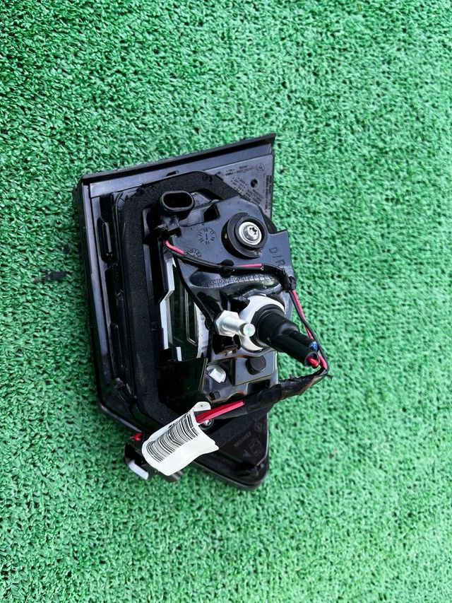 Piloto trasero del maletero Renault Clio IV