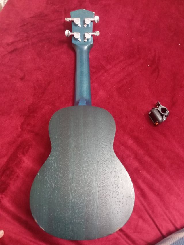 Ukelele con funda i afinador