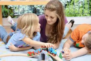 Cuidadora de niños pequeños