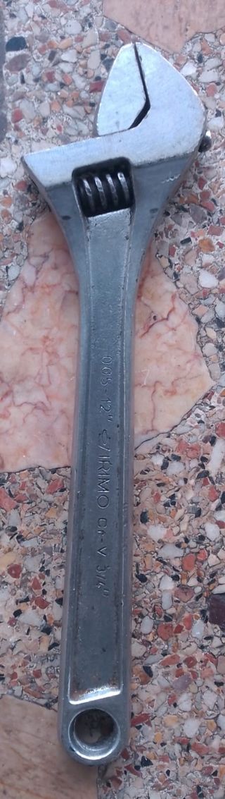 Llave inglesa ajustable 