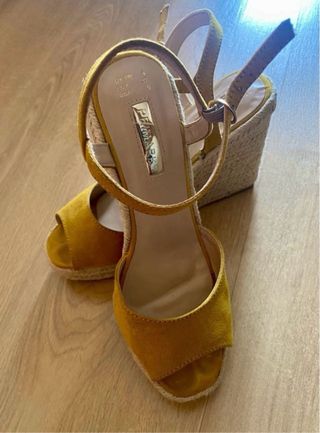 Lote de 3 pares de zapatos todo por 6:50  Euros.