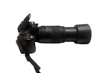 Nikon D3000 + 2 Objetivos (18-55mm y 55-300mm)