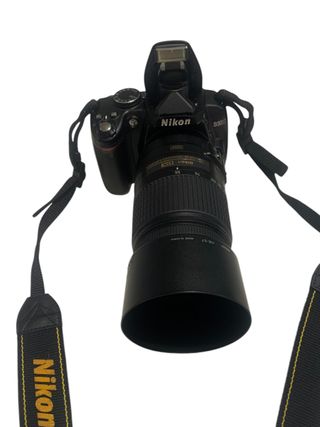 Nikon D3000 + 2 Objetivos (18-55mm y 55-300mm)