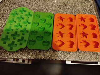 Cuatro Cubiteras con formas