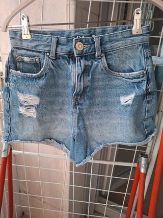 Pantalón corto. Marca c&a talla 14