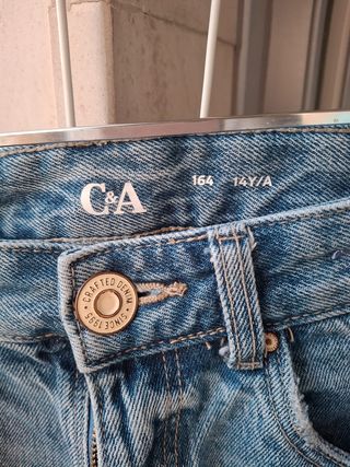 Pantalón corto. Marca c&a talla 14