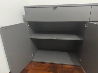 Aparador gris ikea VIHALS