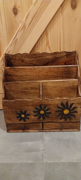 Ordenador de escritorio de madera